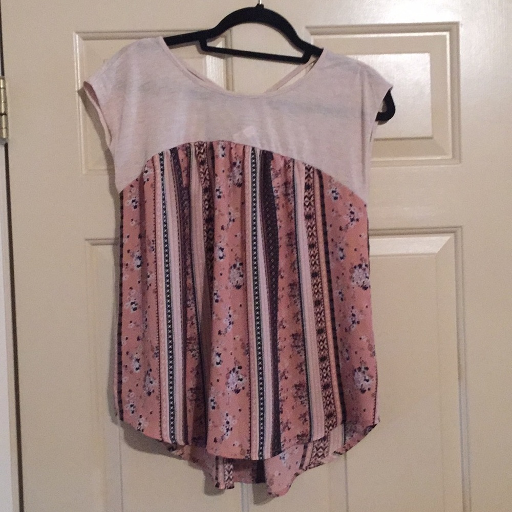 Adorable short sleeve floral shirt